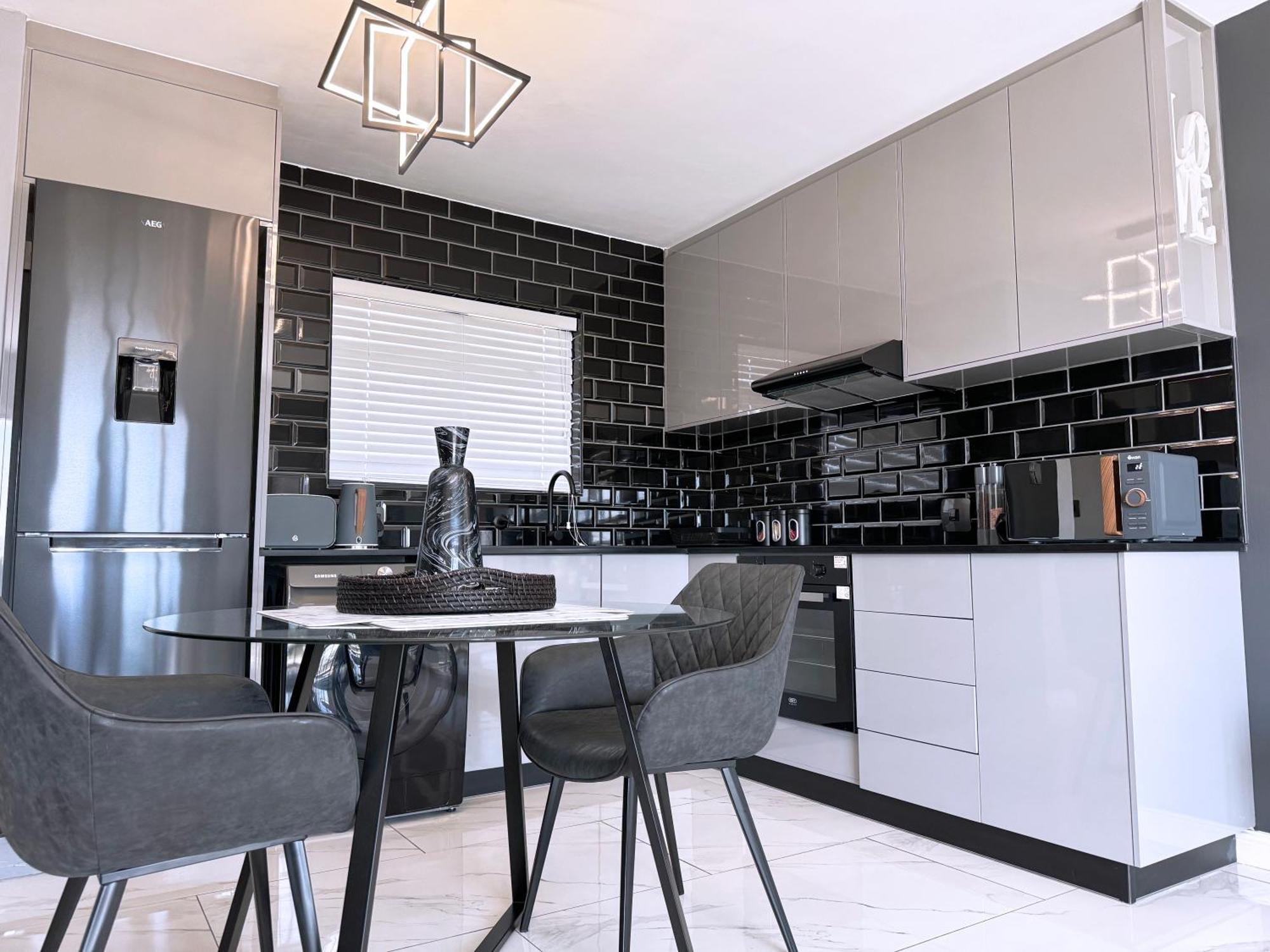 Apartment Exclusive Ultra-luxury A Cut Above Century By Vvip Bookings
